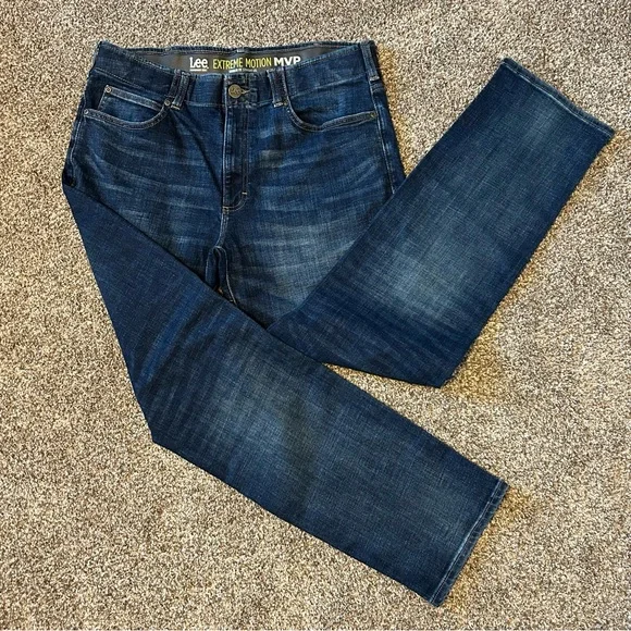 Mens Lee Extreme Motion MVP, Regular Fit Straight Leg, EUC, Dark Wash - Picture 8 of 13